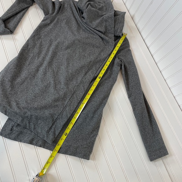 LULUEMON Savasana Wrap Drape Jacket Size 4 - Gray Mock Neck Pocket Asymmetrical - Picture 9 of 10